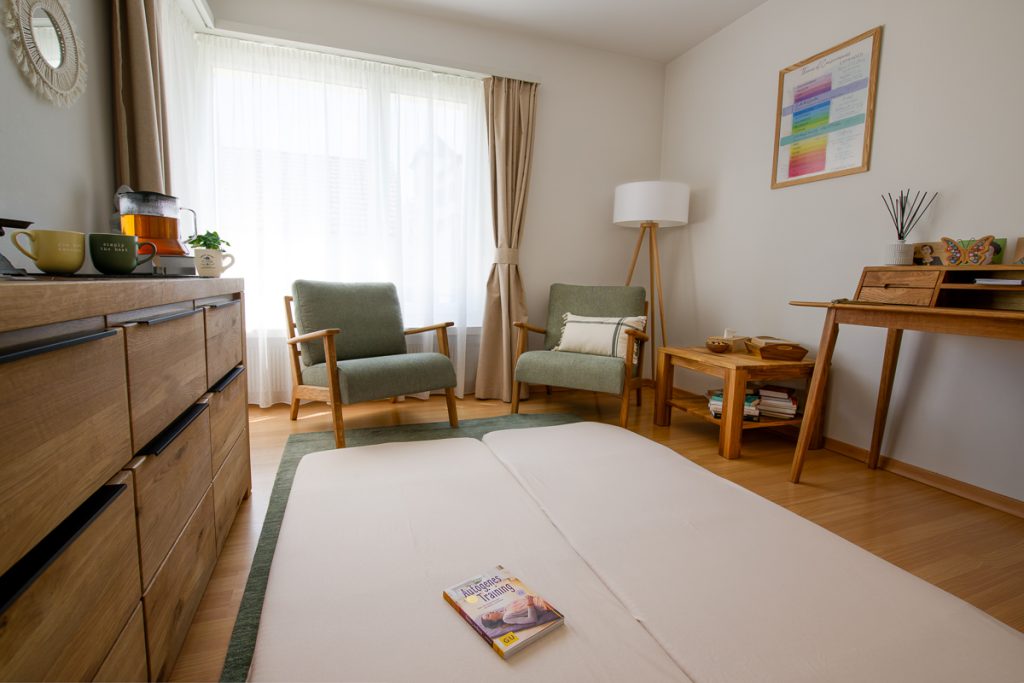 Discover how Holistic Coaching with Autogenic Training, Transformational Coaching, and Energy Healing restores calm, clarity, and emotional balance.