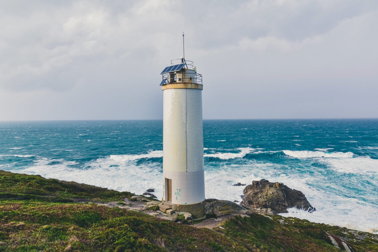 Stop Chasing Your Twin Flame – Become the Lighthouse Instead | Twin Flame Awakening & Divine Feminine Journey
